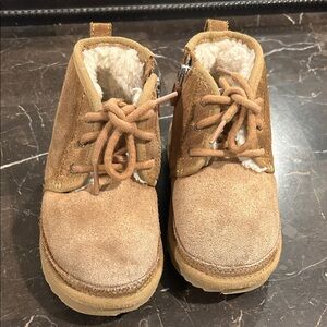 Cozy Tan Ugg Neumel Kids Boots